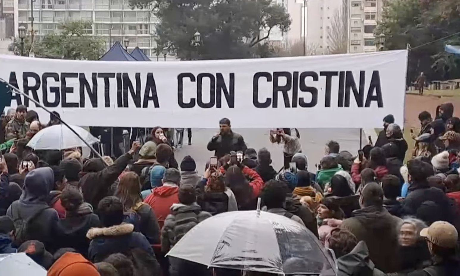 Vecina de Cristina Fernández de Kirchner, comenta cómo están viviendo los vecinos de Constitución